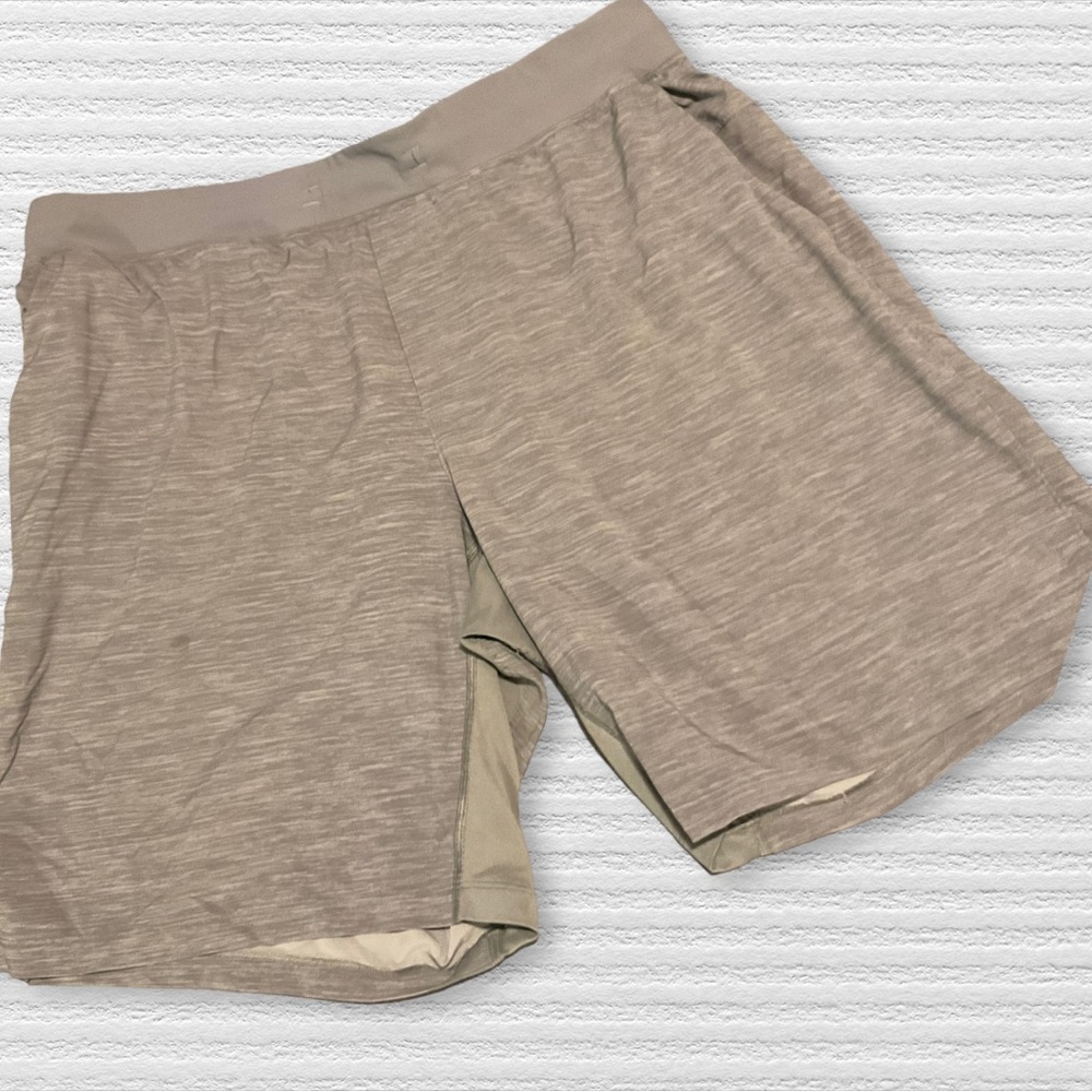 🍋🍋 Lululemon Mens Grey Athletic Short.  🍋